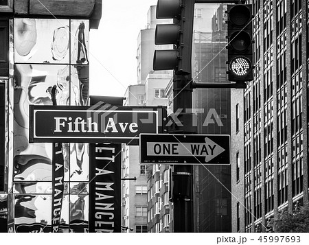 ニューヨーク 5番街の写真素材 [45997693] - PIXTA, 画像サイズ:450x357