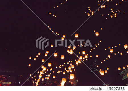 明宝スカイランタンフェスティバル　2018 比較明合成（岐阜県郡上市） 45997888