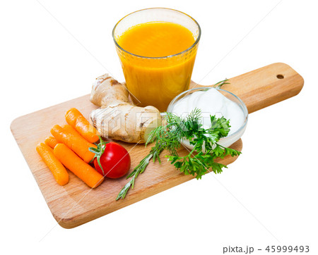 Fresh carrot and ginger juice 45999493