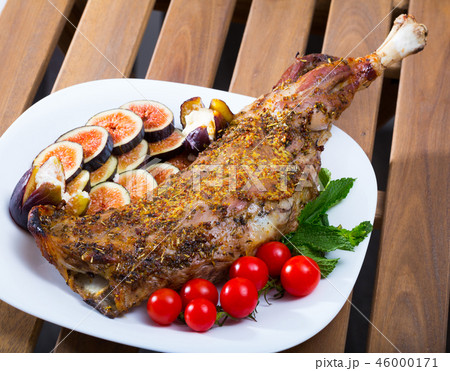 Baked shoulder of mutton with figs, tomatoes, soft cheese Baked shoulder of mutton with figs, tomatoes, soft cheese 46000171