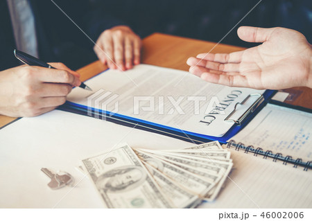 Business people negotiating a contract handshake 46002006