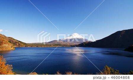 本栖湖と富士山 本栖湖と富士山 46004808
