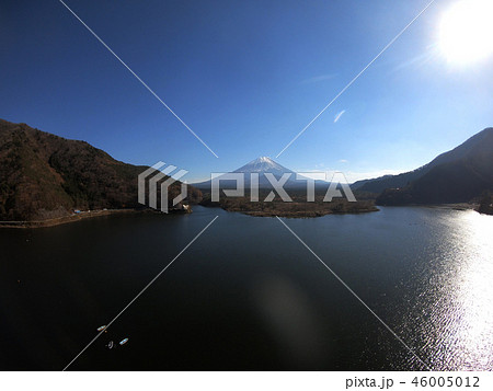 精進湖と富士山の日の出 精進湖と富士山の日の出 46005012