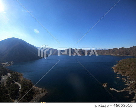 本栖湖と富士山 本栖湖と富士山 46005016