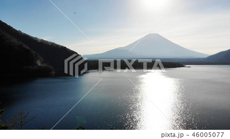 本栖湖と富士山 本栖湖と富士山 46005077