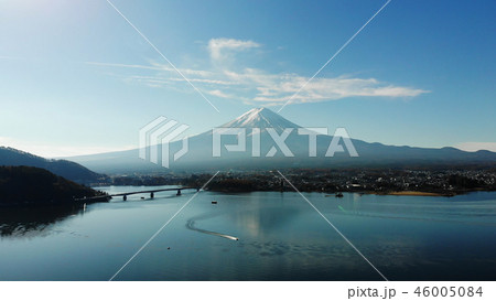 河口湖と富士山 46005084