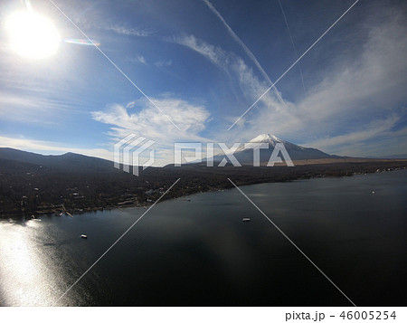 山中湖と富士山 46005254