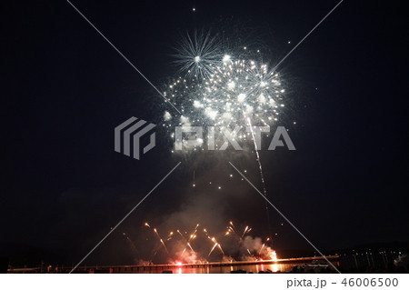 夏の花火 46006500