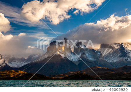 Majestic mountain landscape. National Park Torres del Paine, Chile. 46006920
