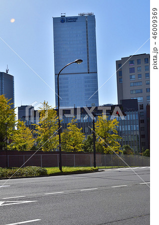 東京メトロ永田町駅から国会図書館方面に向かう道路からプルデンシャルタワーを撮影した写真 46009369