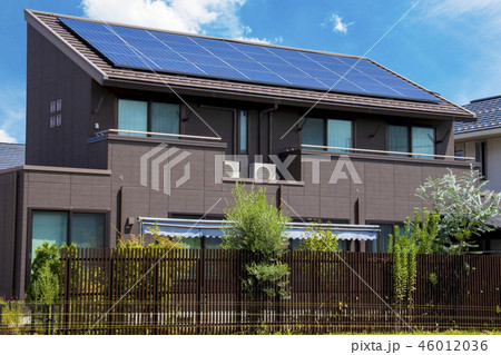 エコ住宅＿太陽光発電所、片流れ屋根 46012036