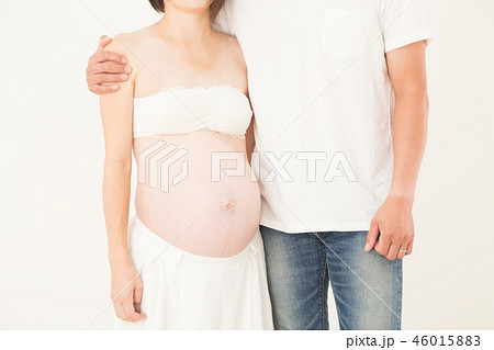 若い夫婦 46015883