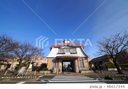 日本の東京都市景観 田園調布駅の復元駅舎を望む 日本の東京都市景観 田園調布駅の復元駅舎を望む 46017344