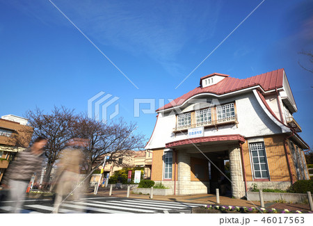 日本の東京都市景観 田園調布駅の復元駅舎を望む 46017563