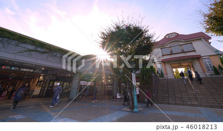 日本の東京都市景観 田園調布駅と復元駅舎、太陽光などを望む 日本の東京都市景観 田園調布駅と復元駅舎、太陽光などを望む 46018213