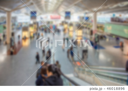 中部国際空港 4階スカイタウンから3階出発ロビーへの下りエスカレーターより ぼかし 中部国際空港 4階スカイタウンから3階出発ロビーへの下りエスカレーターより ぼかし 46018896