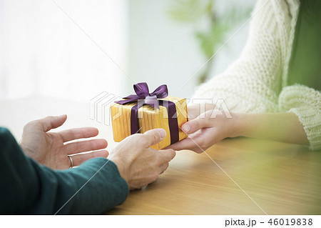 プレゼント 46019838