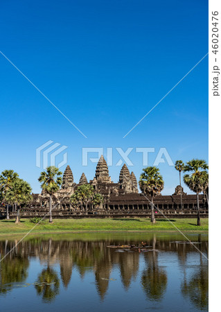 カンボジア アンコールワット 縦構図の写真素材