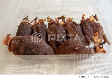 白カビが生えた干し柿 46021100