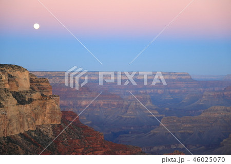 グランドキャニオン Yavapai Point からの朝の景色 グランドキャニオン Yavapai Point からの朝の景色 46025070