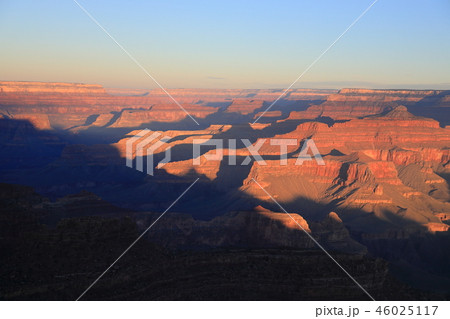 グランドキャニオン Yavapai Point からの朝の景色 46025117