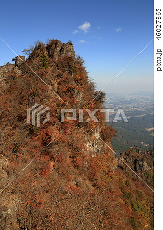 妙義山 中之岳 山頂から撮影した秋の風景 46027365
