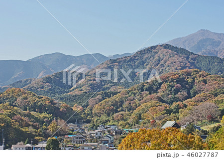 紅葉を始めた丹沢山地 46027787