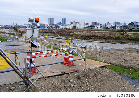 河川工事現場 工事車両出入口 河川工事現場 工事車両出入口 46030186