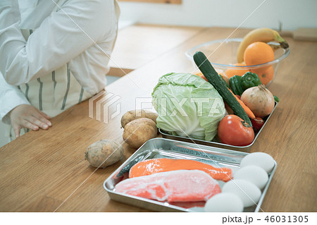 Housework Housework 46031305