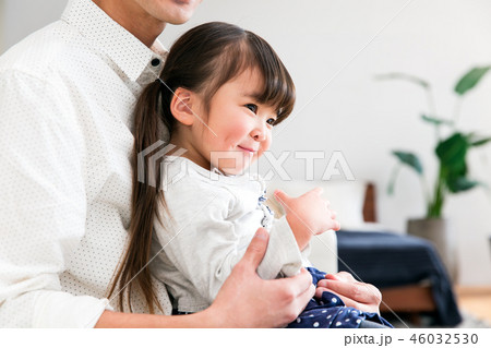 子育て 育児 イクメン パパ 娘 46032530