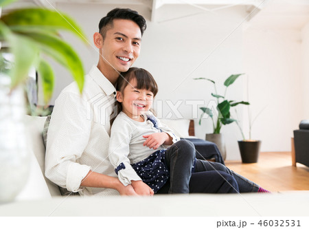 子育て 育児 イクメン パパ 娘 子育て 育児 イクメン パパ 娘 46032531