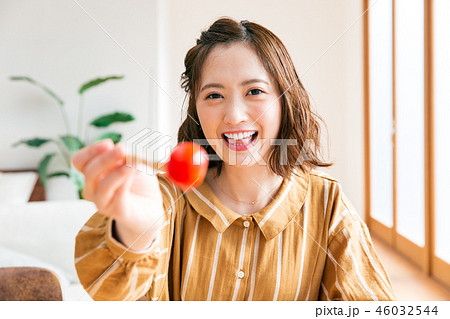 カップル 女性 食事 カップル 女性 食事 46032544