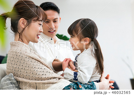 家族 子育て ポートレート 46032565
