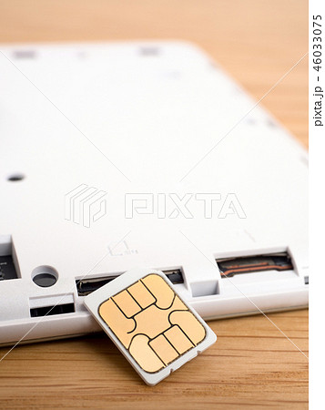 SIMカードとタブレット 46033075