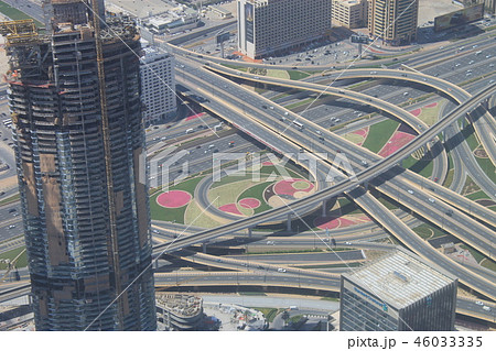 見下ろす道路　ドバイ 46033335