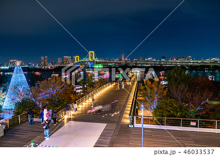 《東京都》お台場・レインボーブリッジの夜景 《東京都》お台場・レインボーブリッジの夜景 46033537