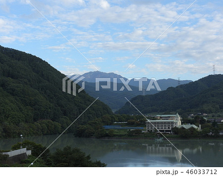 仙丈ヶ岳と高遠湖 ( 2018年9月秋 長野県伊那市 ) 仙丈ヶ岳と高遠湖 ( 2018年9月秋 長野県伊那市 ) 46033712