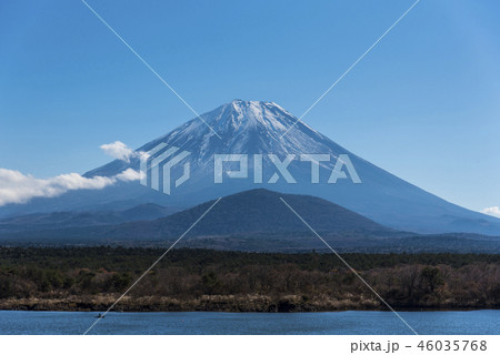 西湖と富士山 46035768