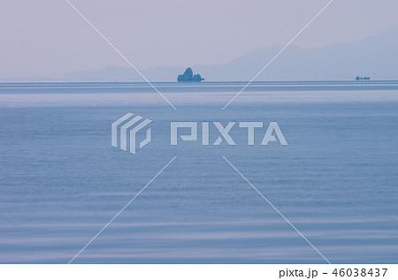 琵琶湖＿沖の白石の夜明け 46038437