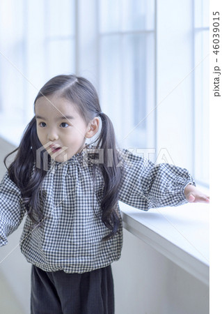 女の子 窓際 成長 46039015