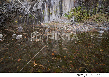 玄武洞公園の青龍洞(兵庫県豊岡市) 玄武洞公園の青龍洞(兵庫県豊岡市) 46044009
