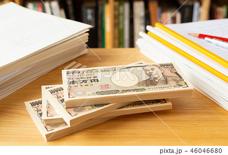 金融教育 札束 一万円札 財産 本棚 印税 金融教育 札束 一万円札 財産 本棚 印税 46046680
