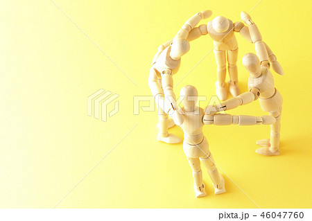 円陣を組む 円陣を組む 46047760