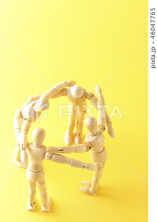 円陣を組む 46047765