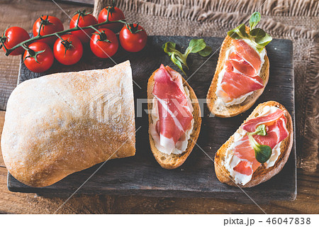 Sandwiches with cream cheese and ham 46047838