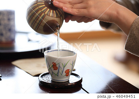 煎茶を入れる 46049451