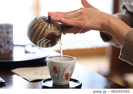 煎茶を入れる 煎茶を入れる 46049460