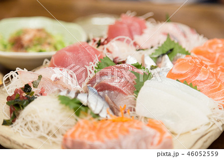 刺身の盛り合わせ 46052559