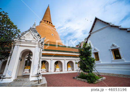 Wat Phra Pathom Chedi in blue sky, Thailand. 46053196