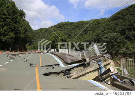 災害：道路崩壊 46053704